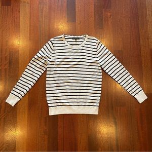 Banana Republic Women Washable Forever Scallop Crew Neck Sweater - Size S